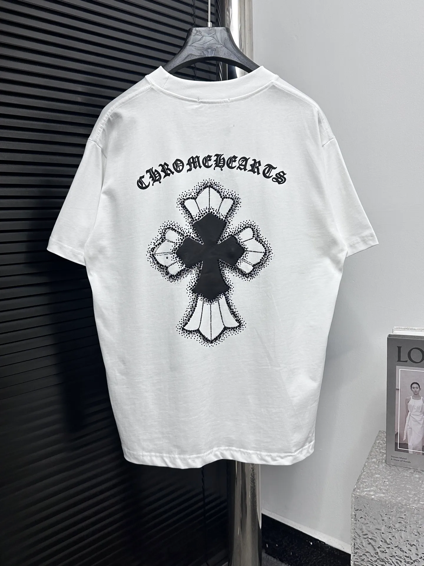 🅿️190 [ChromeHearts] ChromeHearts 25ss round neck T-shirt Original fabric Official same style Short-sleeved T-shirt Customized 260g same vat dyed fabric Very comfortable to the touch Latest brick cabinet synchronization for spring and summer Fashionable and personalized Super versatile and good-looking Very suitable for both men and women A must-have item Tag Collar label Washed wheat Complete with three standards Color: Black White Size: XS-L